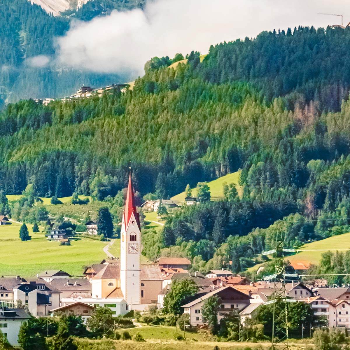 Blick zur Kirche in Olang